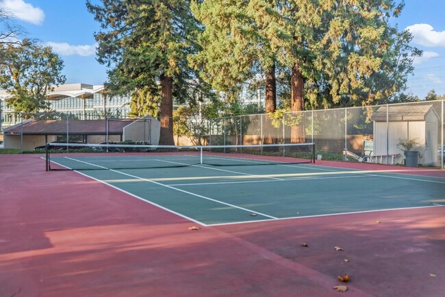 property at 999 Evelyn Terrace W