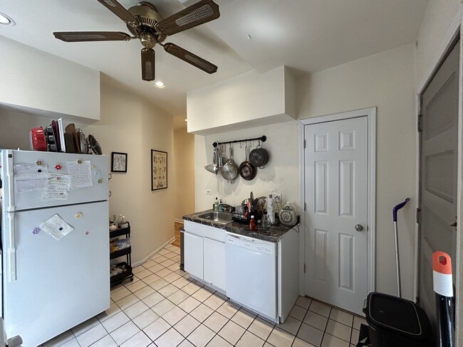 2552 W Eastwood Ave, Unit 1E in Chicago, IL - Building Photo - Building Photo