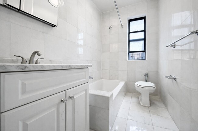 664 W 163rd St, Unit 35