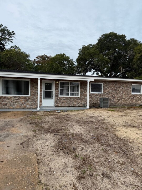 608 Manchester Rd in Fort Walton Beach, FL - Building Photo