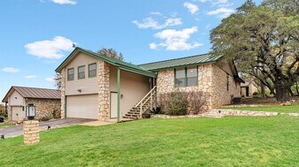 708 Scarlet Sun in Horseshoe Bay, TX - Building Photo