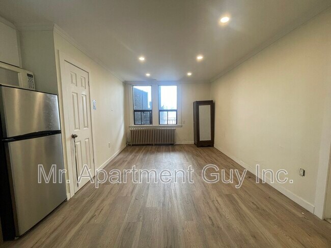 44 Victoria Ave S in Hamilton, ON - Building Photo - Building Photo