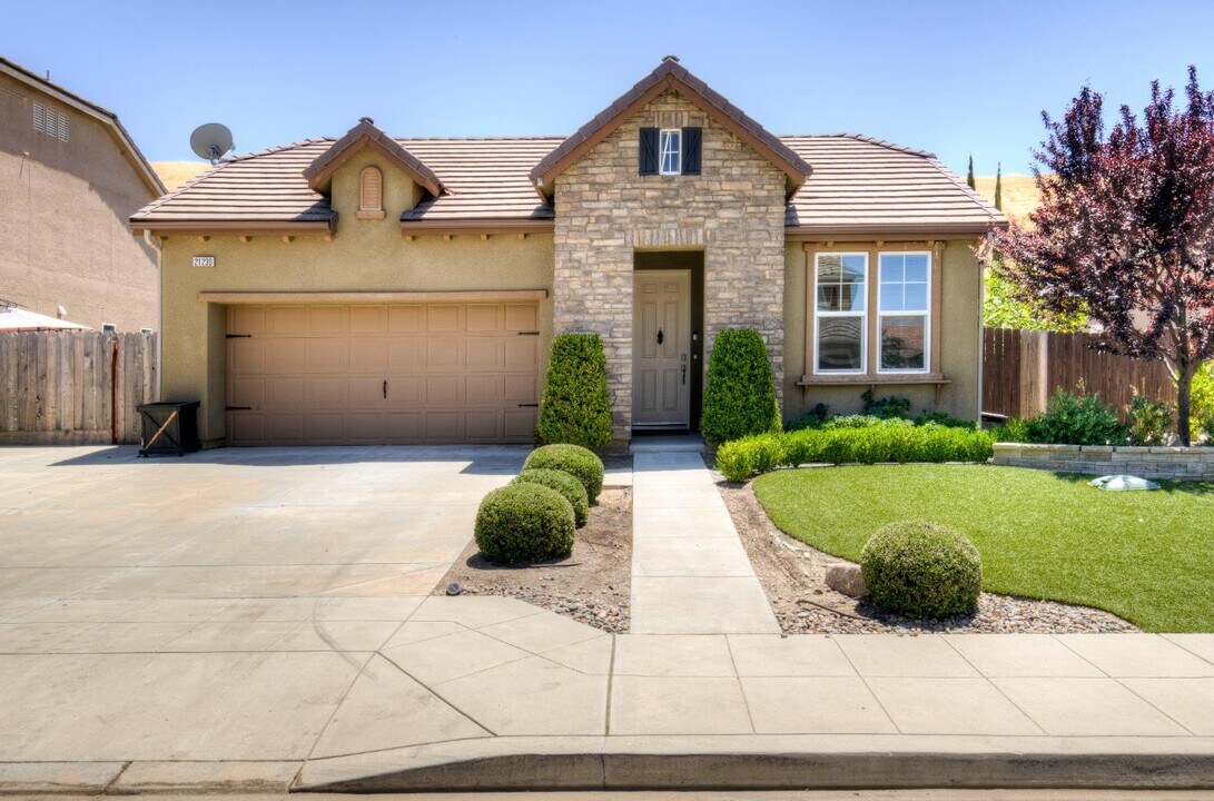 21230 Tramonto Ln in Friant, CA - Building Photo