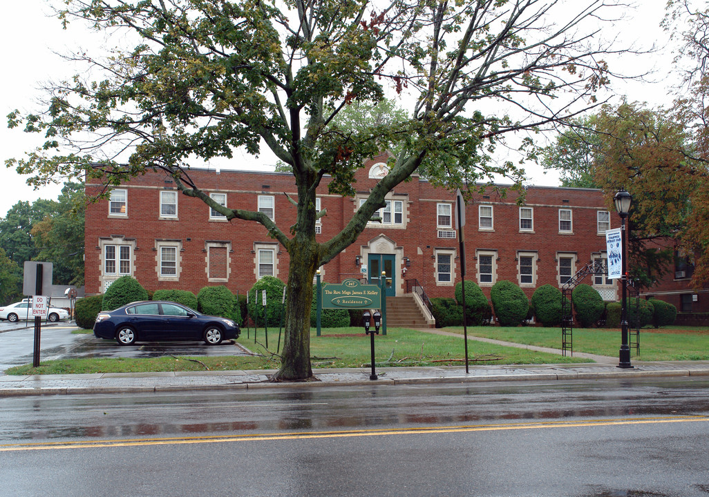 247 Bloomfield Ave in Caldwell, NJ - Building Photo