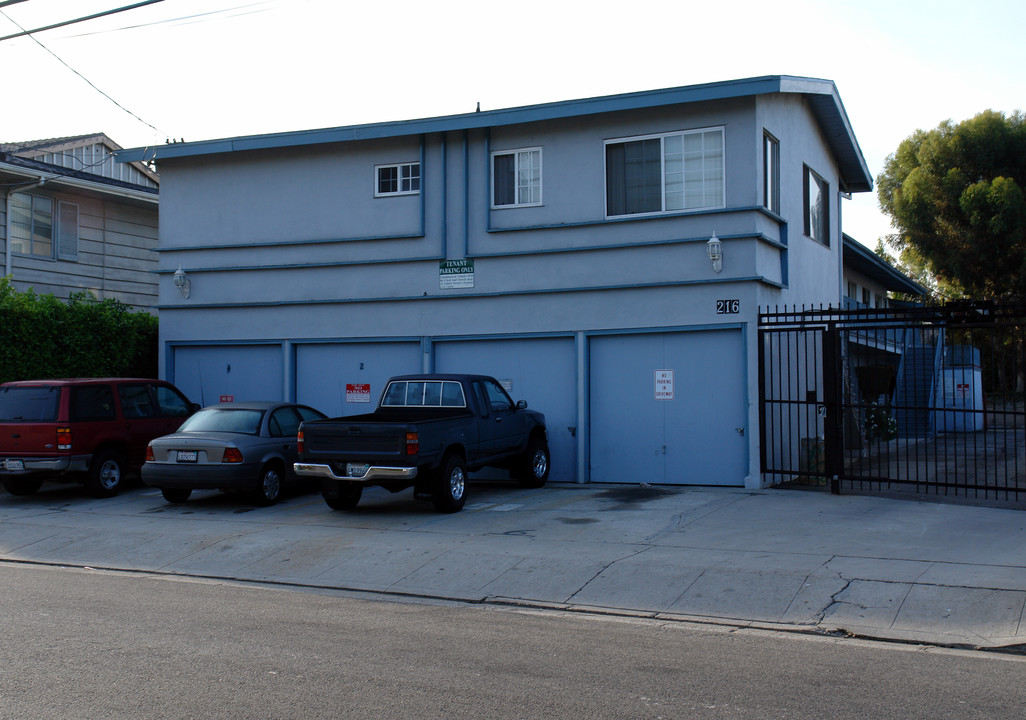 216 W Plymouth St in Inglewood, CA - Foto de edificio