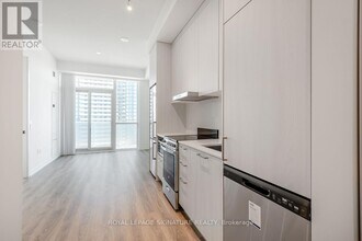 195 Commerce St in Vaughan, ON - Building Photo - Building Photo