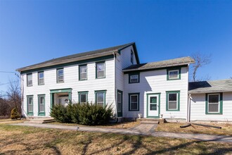 5625-5639 NY-82 in Clinton Corners, NY - Building Photo - Building Photo