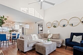 5515 Canoga Ave in Woodland Hills, CA - Building Photo - Building Photo