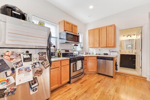 1148 W Belmont Ave, Unit 2R in Chicago, IL - Building Photo