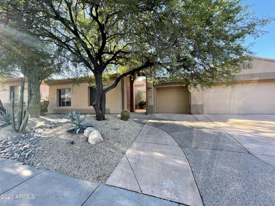 11327 E Beck Ln in Scottsdale, AZ - Foto de edificio
