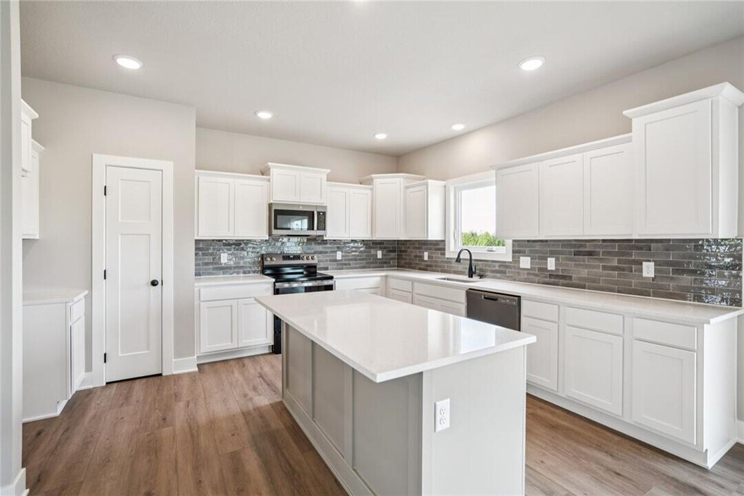 1420 Werthman Drive in Waukee, IA - Building Photo