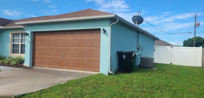 1632 SE Chello Ln in Port St. Lucie, FL - Building Photo - Building Photo