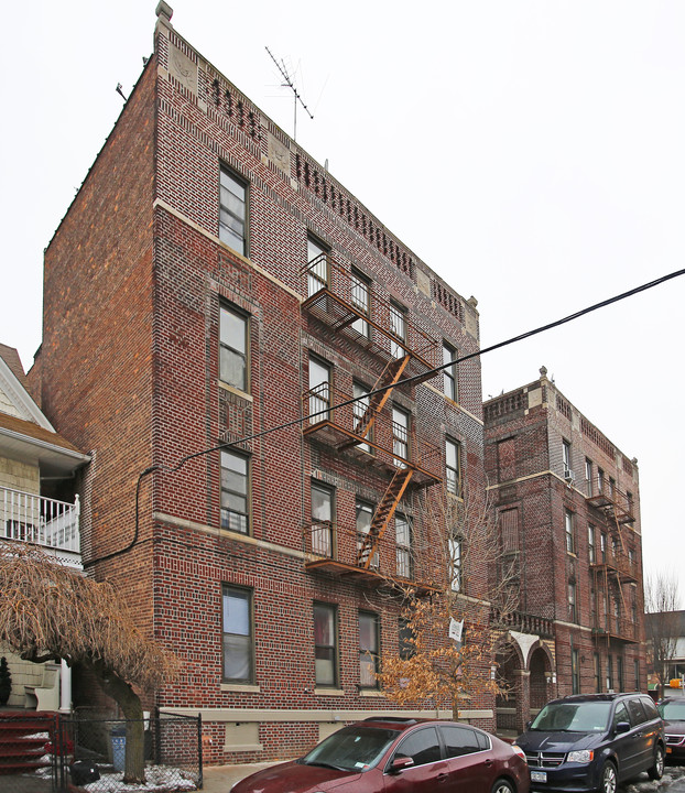 480-484 E 4th St in Brooklyn, NY - Foto de edificio