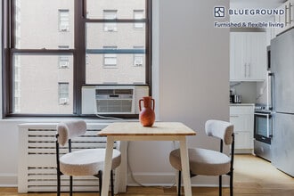 160 E 48th St in New York, NY - Building Photo - Building Photo