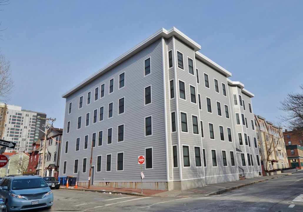 35 Brookline St, Unit 4 in Cambridge, MA - Building Photo
