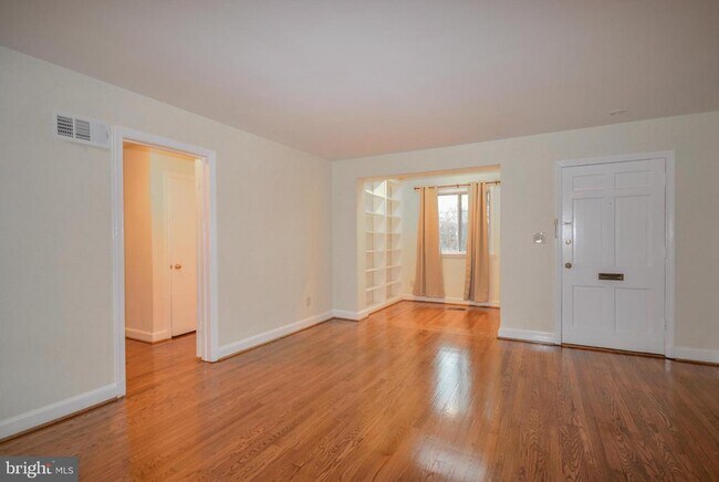 208 Upton St in Rockville, MD - Building Photo - Building Photo