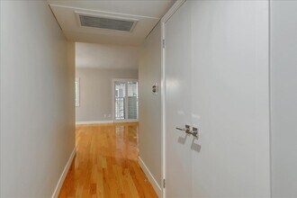 1203 N Sweetzer Ave in West Hollywood, CA - Foto de edificio - Building Photo