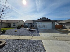 2062 River Rock Dr in Marysville, CA - Building Photo