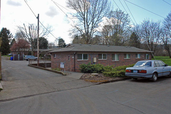 Minerva Plaza in Portland, OR - Building Photo - Building Photo