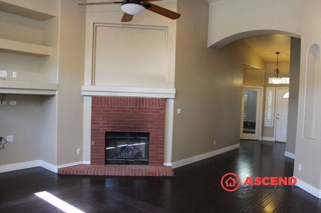 309 Barkine Ct in Bakersfield, CA - Building Photo - Building Photo
