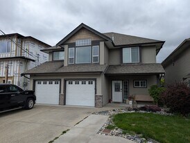 7132 Rochester Ave in Chilliwack, BC - Building Photo