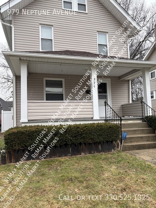979 Neptune Ave in Akron, OH - Building Photo - Building Photo