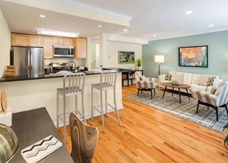 51 Thornton Rd in Brookline, MA - Foto de edificio - Building Photo