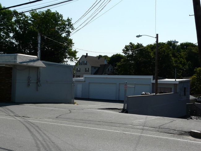 43 Salem St in Woburn, MA - Foto de edificio - Building Photo