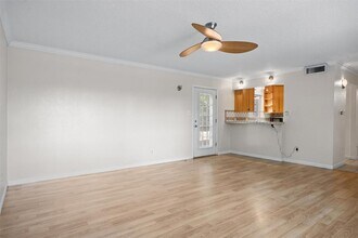 3302 Doolin Dr in Austin, TX - Foto de edificio - Building Photo