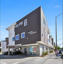 Upper Voltaire in San Diego, CA - Building Photo - Building Photo