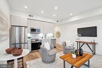 2400 Frankford Ave, Unit 303 in Philadelphia, PA - Building Photo - Building Photo