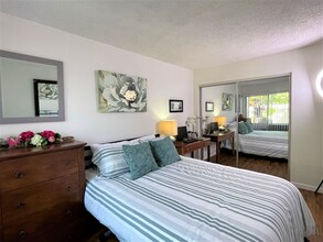 7007 Hawaii Kai Dr, Unit E12 in Honolulu, HI - Building Photo - Building Photo