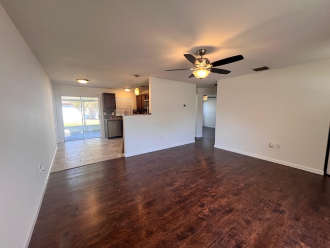 7847 Putnam Cir in New Port Richey, FL - Foto de edificio - Building Photo