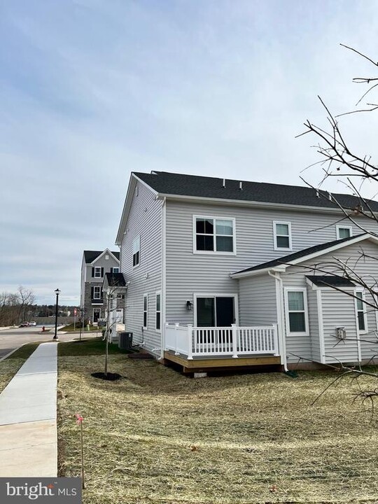 702 Peony Ln in Spring City, PA - Building Photo