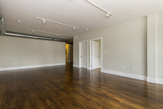 29 Peterborough St, Unit 5 in Boston, MA - Building Photo - Building Photo