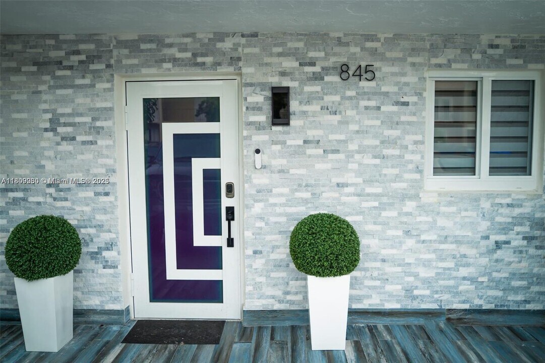 845 W 79th Pl in Hialeah, FL - Building Photo