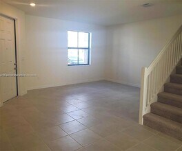 3420 W 113th St, Unit B-115 in Hialeah, FL - Building Photo - Building Photo