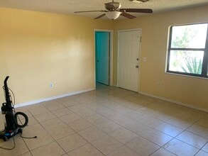 7121 Burnsville St in Englewood, FL - Building Photo - Building Photo