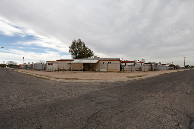 Cottonwood Manor Mobile Park - 65 Space in Tucson, AZ - Building Photo - Building Photo