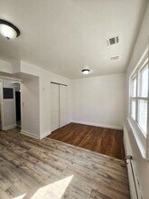 163 Court St, Unit 2nd Floor Center Unit in Elizabeth, NJ - Foto de edificio - Building Photo