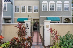 1427 Harbour Walk Dr in Tampa, FL - Building Photo