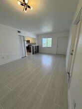 800 NW 44th Ave in Miami, FL - Building Photo - Building Photo