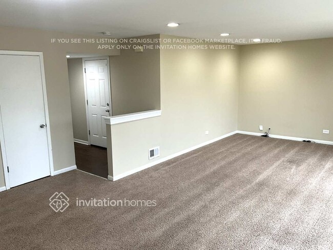 531 Germaine Ln, Unit 02 in Elk Grove Village, IL - Foto de edificio - Building Photo