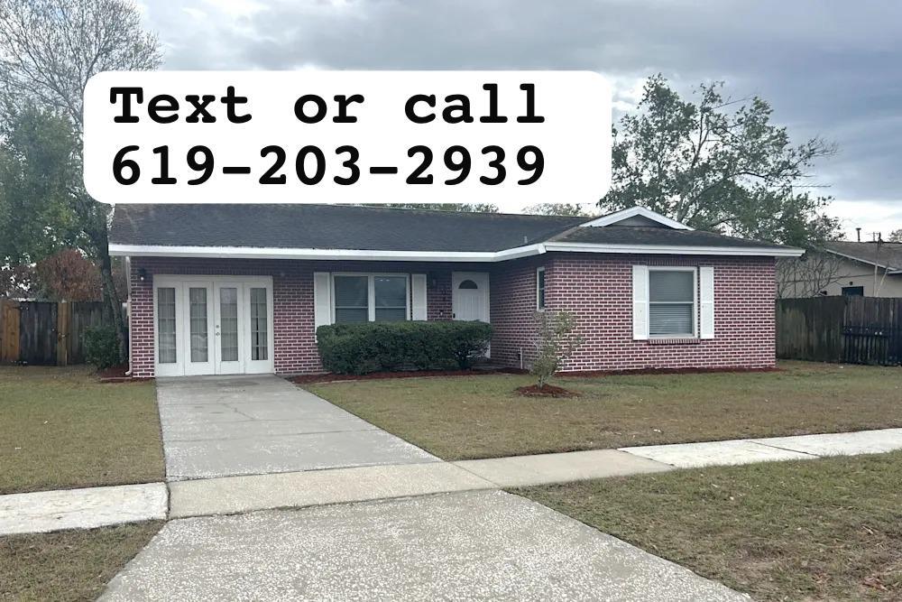 110 Circle Hill Dr in Brandon, FL - Building Photo