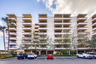 Mariner South Condominiums in Tampa, FL - Building Photo - Building Photo