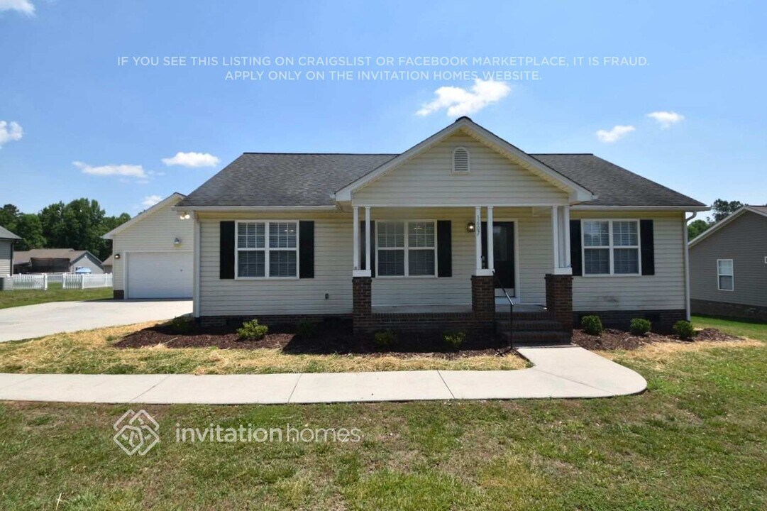 1607 Riverview Rd in Lincolnton, NC - Foto de edificio