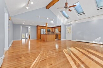 77 Colonial Rd in Sudbury, MA - Foto de edificio - Building Photo