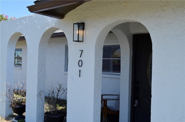 property at 701 SE 36th St