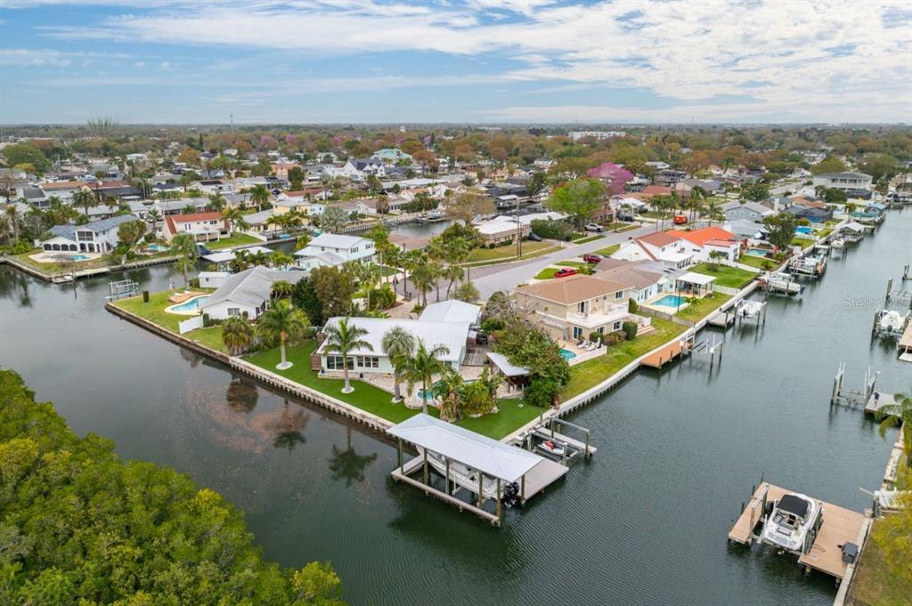 8728 Bay Crest Ln in Tampa, FL - Building Photo