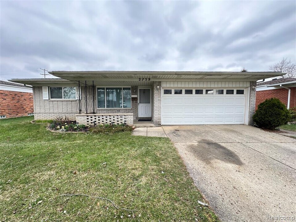 2759 Saratoga Dr in Troy, MI - Foto de edificio